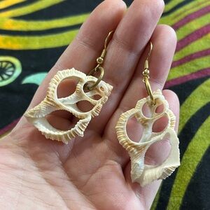VTG Coastal Handmade Conch Shell Slice Gold Tone Metal Pierced Earrings